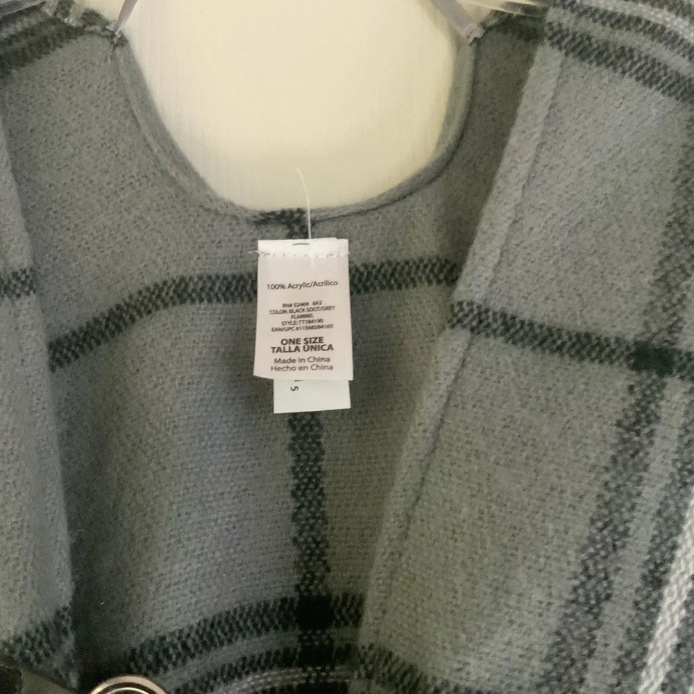 Poncho - Picture 3 of 3